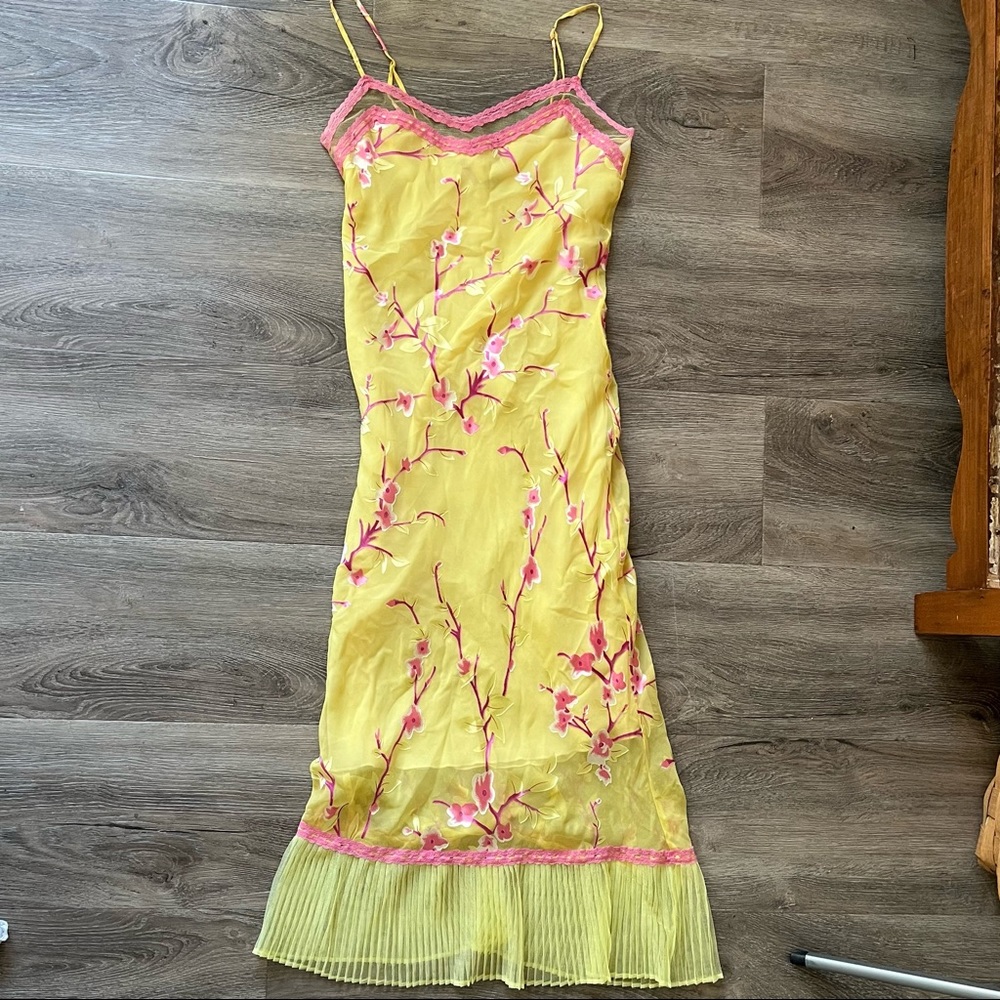 SOLD STUNNING silk dress 🌸🌼